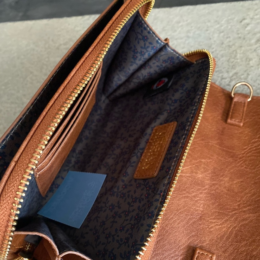 *NEW* leather crossbody - Picture 10 of 10